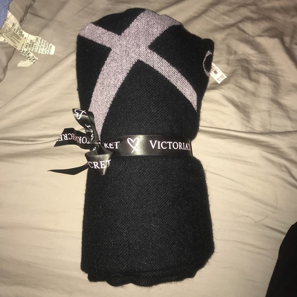 BRAND NEW VICTORIA SECRET BLANKET